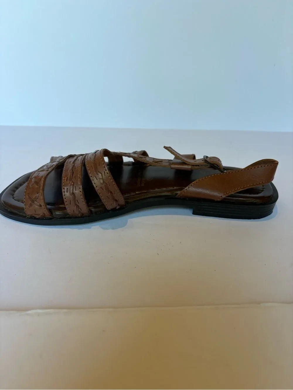 Judith Women's Brown Leather Strappy Flat Sandals Size 7 1/2 Look new!